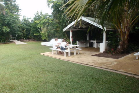 Absolute Backpackers Mission Beach - Tourism Brisbane 1