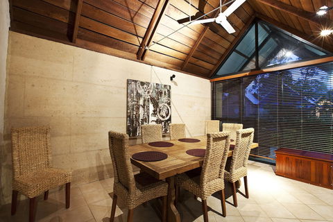 Whalers Cove Villas - Tourism Brisbane 1