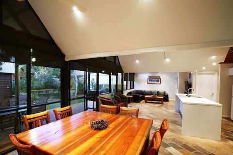 Whalers Cove Villas - Tourism Brisbane 2