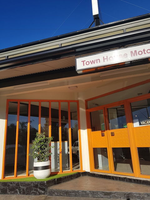 Town House Motor Inn - Brisbane Tourism 0