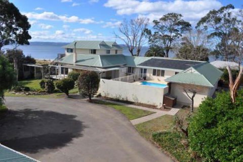Bambra Reef Lodge - Tourism Brisbane 0