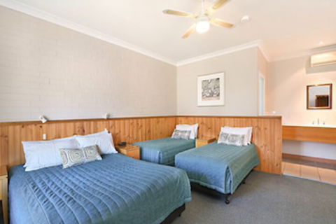 Catalina Motel Lake Macquarie - Brisbane Tourism 4