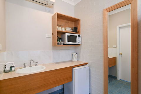 Catalina Motel Lake Macquarie - Brisbane Tourism 5