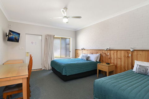 Catalina Motel Lake Macquarie - Brisbane Tourism 6