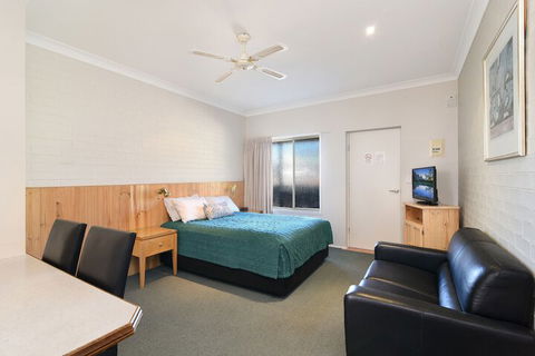 Catalina Motel Lake Macquarie - Brisbane Tourism 3