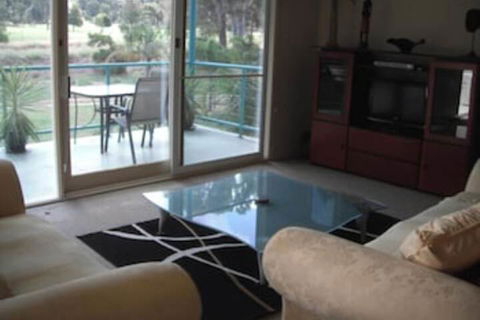 Golf View Apartment 7 - Tourism Brisbane 5