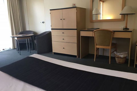 St. Marys Park View Motel - Tourism Brisbane 3