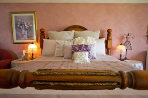 Bimbadeen Mountain Retreat - Brisbane Tourism 7