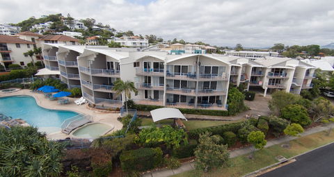 Endless Summer Resort - Tourism Brisbane 0