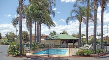 Town & Country Motor Inn - Tourism Brisbane 1