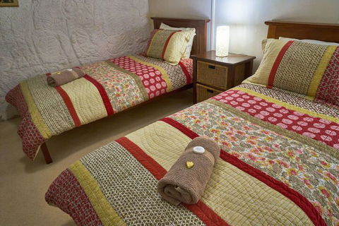 Underground Bed And Breakfast - Brisbane 4u 7