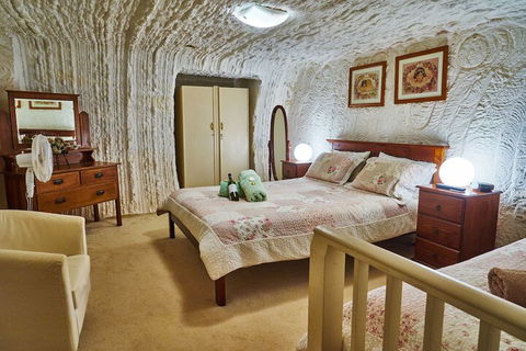 Underground Bed And Breakfast - Brisbane 4u 2