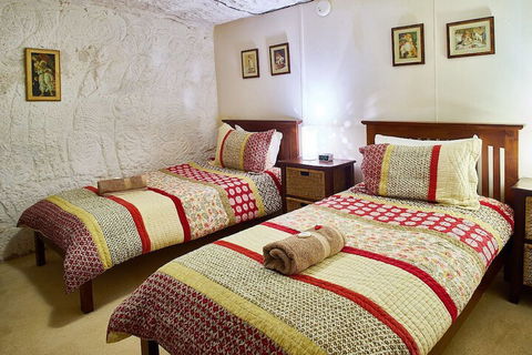 Underground Bed And Breakfast - Brisbane 4u 6