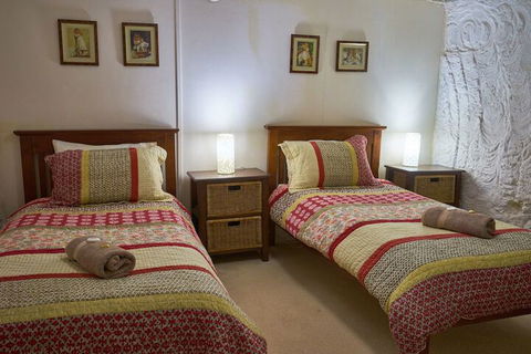 Underground Bed And Breakfast - Brisbane 4u 5