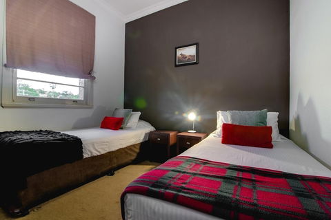 Royal Hotel Gympie - Brisbane 4u 5