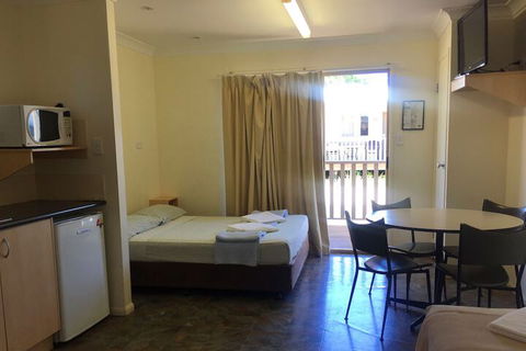 Inland Oasis Motel - Tourism Brisbane 4