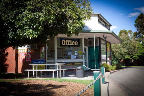 Strayleaves Caravan Park - Brisbane Tourism 1
