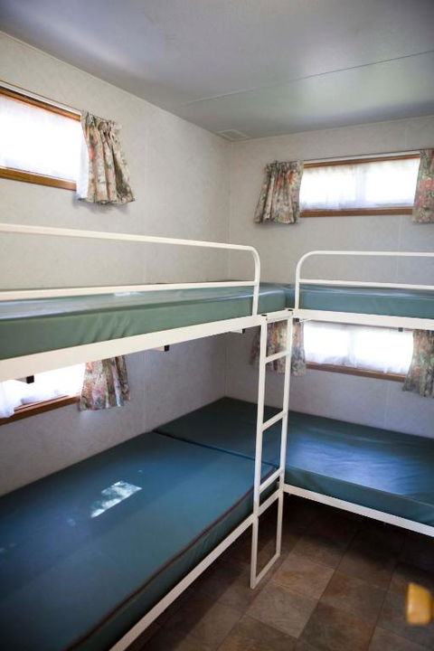 Strayleaves Caravan Park - Brisbane Tourism 6