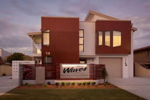 Albany Waves - Tourism Brisbane 0