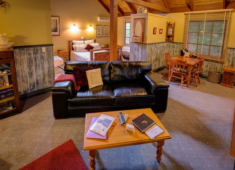 Trawool Cottages & Farmstay - Brisbane Tourism 5