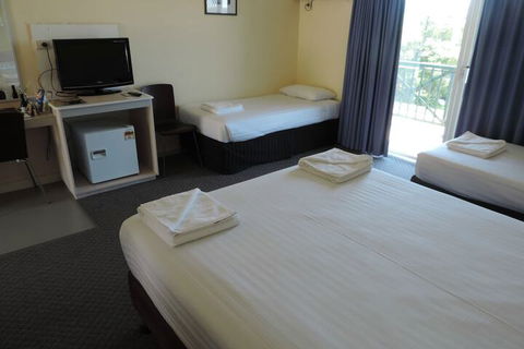 Comfort Inn The Lakes - Tourism Brisbane 5