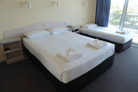 Comfort Inn The Lakes - Tourism Brisbane 3