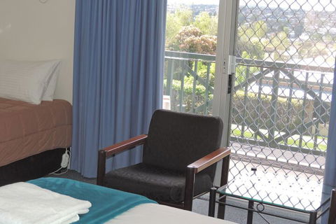 Comfort Inn The Lakes - Tourism Brisbane 2