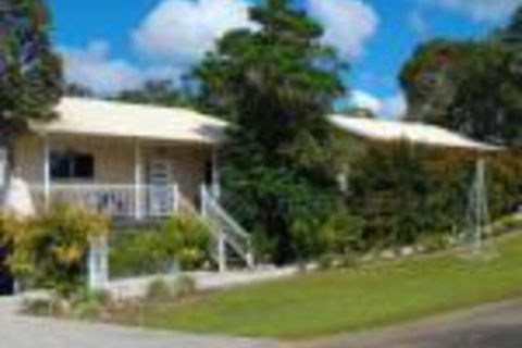 Tinaroo Sunset Retreat - Brisbane Tourism 0