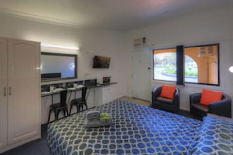 Twin Swans Motel - Tourism Brisbane 0