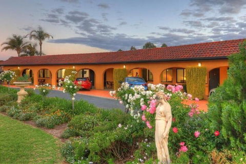 Twin Swans Motel - Tourism Brisbane 1