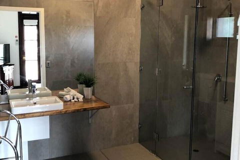 Fairway Manor Accommodation - Brisbane 4u 4