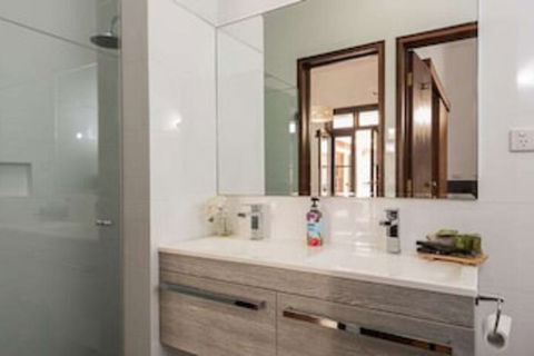 Fairway Manor Accommodation - Brisbane 4u 0