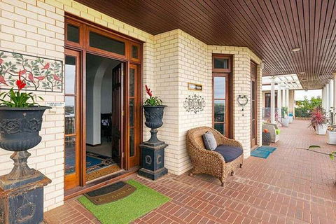Fairway Manor Accommodation - Brisbane 4u 1