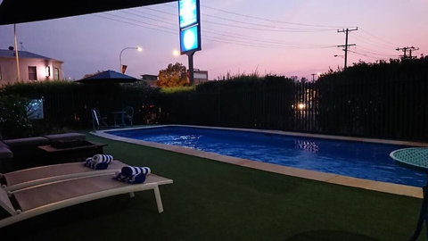 Adelong Motel - Brisbane Tourism 4