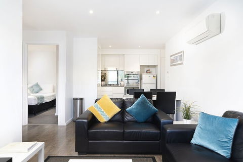 RNR Serviced Apartments North Melbourne - Brisbane 4u 5