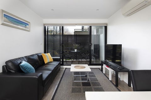 RNR Serviced Apartments North Melbourne - Brisbane 4u 3