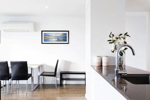 RNR Serviced Apartments North Melbourne - Brisbane 4u 4