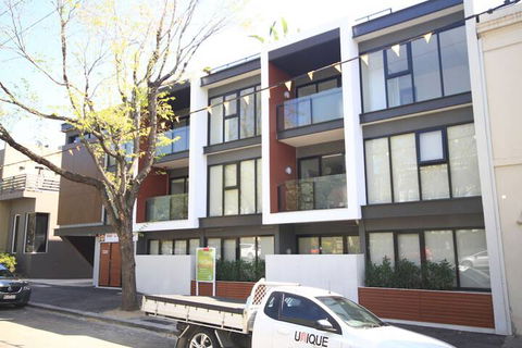 RNR Serviced Apartments North Melbourne - Brisbane 4u 1