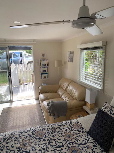 Wintergarden Beach Cabin - Brisbane Tourism 3