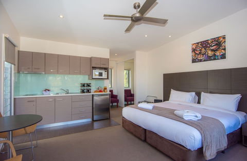 Longview Vineyard - Tourism Brisbane 0