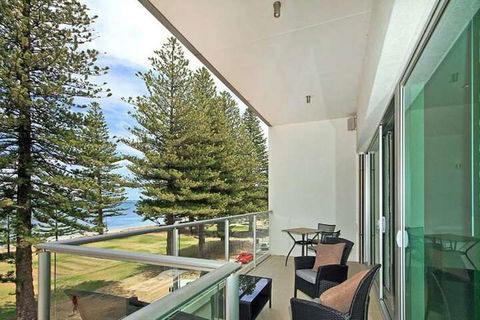 Breeze Beachfront Apartments - Brisbane Tourism 5