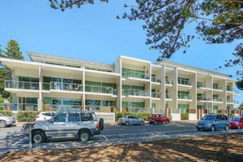 Breeze Beachfront Apartments - Brisbane Tourism 0