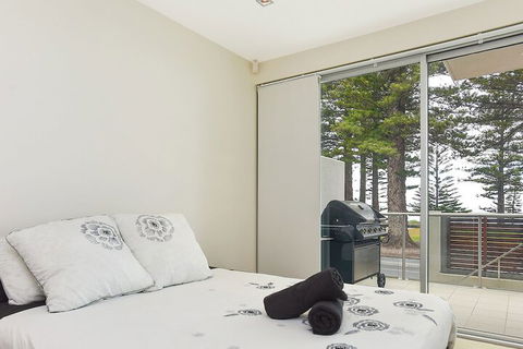 Breeze Beachfront Apartments - Brisbane Tourism 7