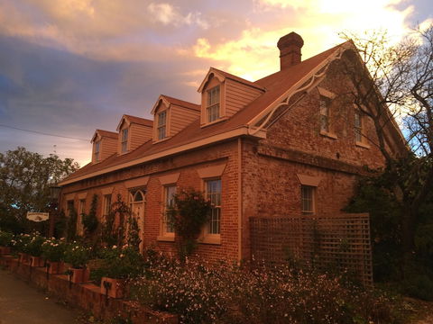 The Racecourse Inn - Brisbane Tourism 1