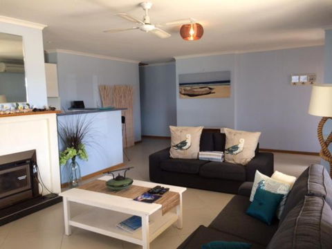 Salty Air Apartments Kingscote Kangaroo Island - Tourism Brisbane 5