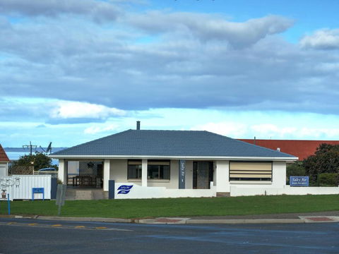 Salty Air Apartments Kingscote Kangaroo Island - Tourism Brisbane 4
