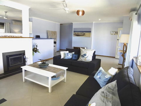 Salty Air Apartments Kingscote Kangaroo Island - Tourism Brisbane 1