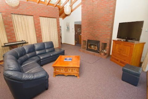 Derwent Retreat - Tourism Brisbane 0