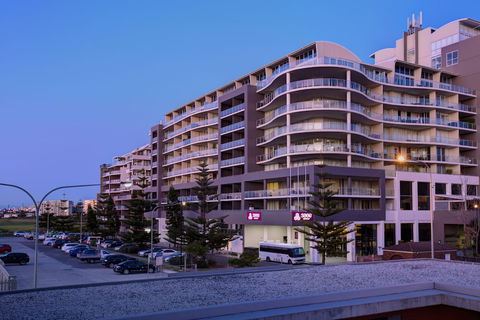 Sage Hotel Wollongong - Tourism Brisbane 1