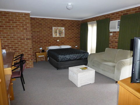 Inverloch Central Motor Inn - Brisbane Tourism 6